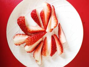 香糯米草莓粥的做法 步骤3