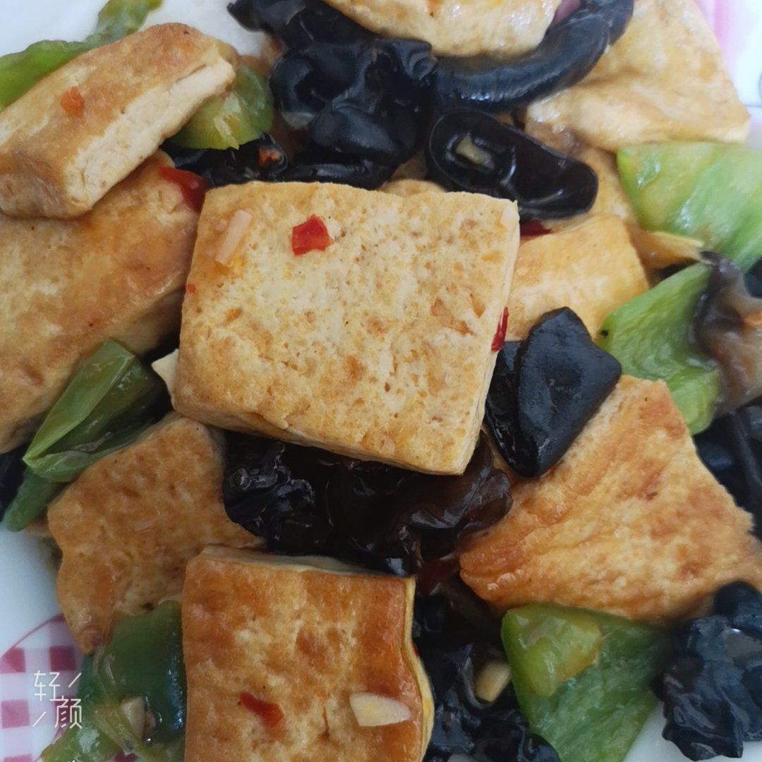 木耳青椒烧豆腐