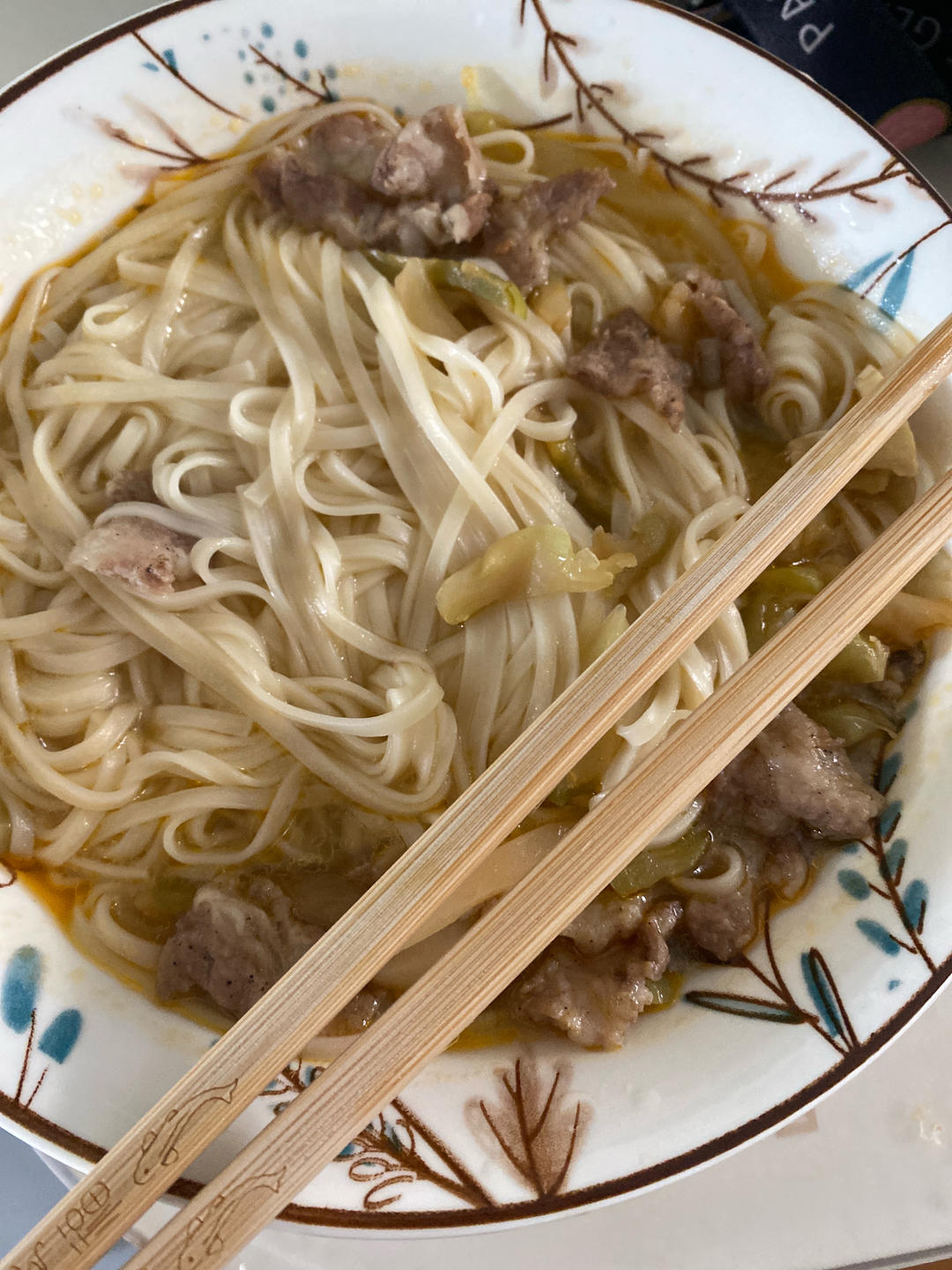 教你在家也可以做的榨菜肉丝面，香辣开胃，面条好吃到连汤都不剩