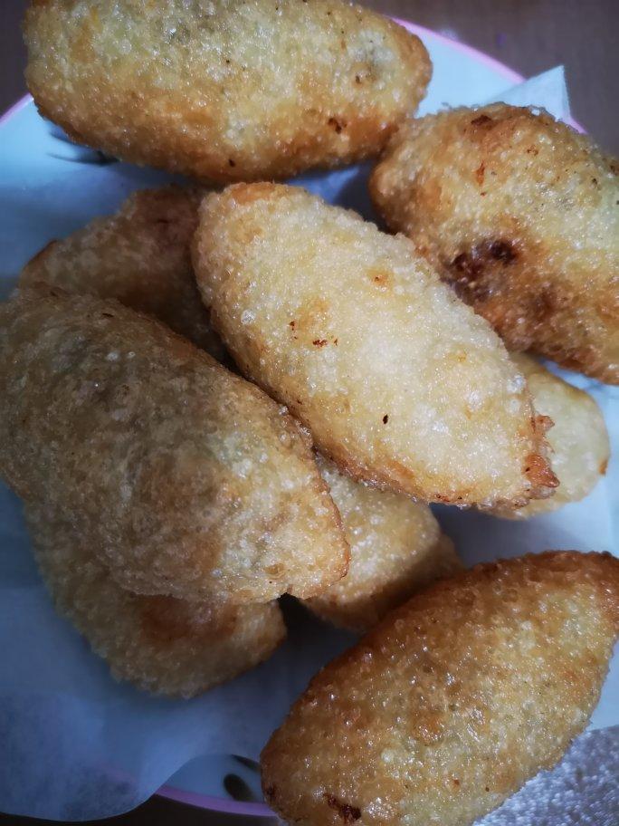 广东名小吃炸咸水角