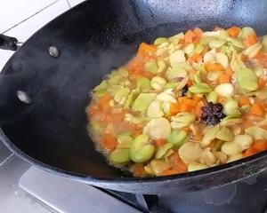温暖回味的芡汁炒蚕豆的做法 步骤6