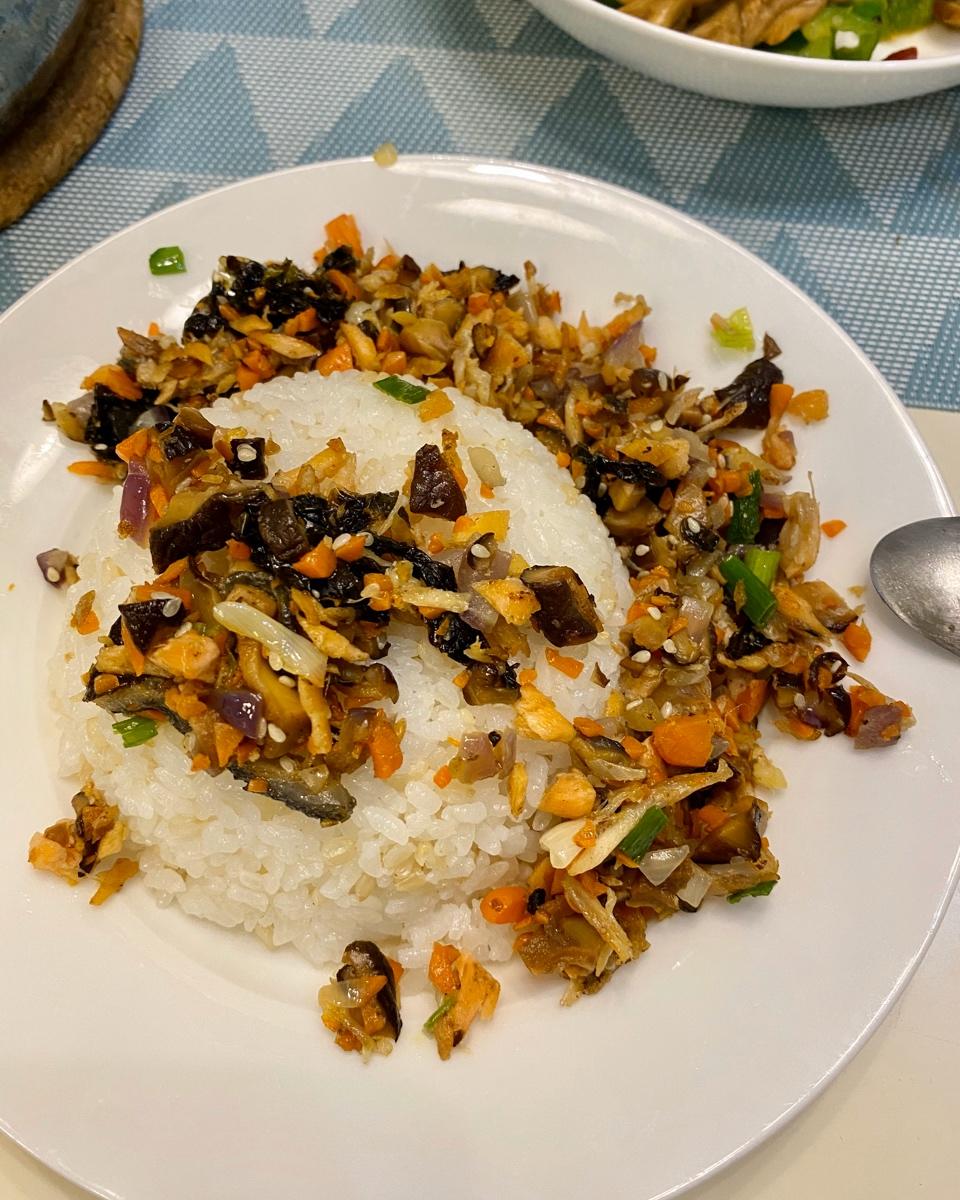 贫穷的美食——三文鱼骨饭&汤