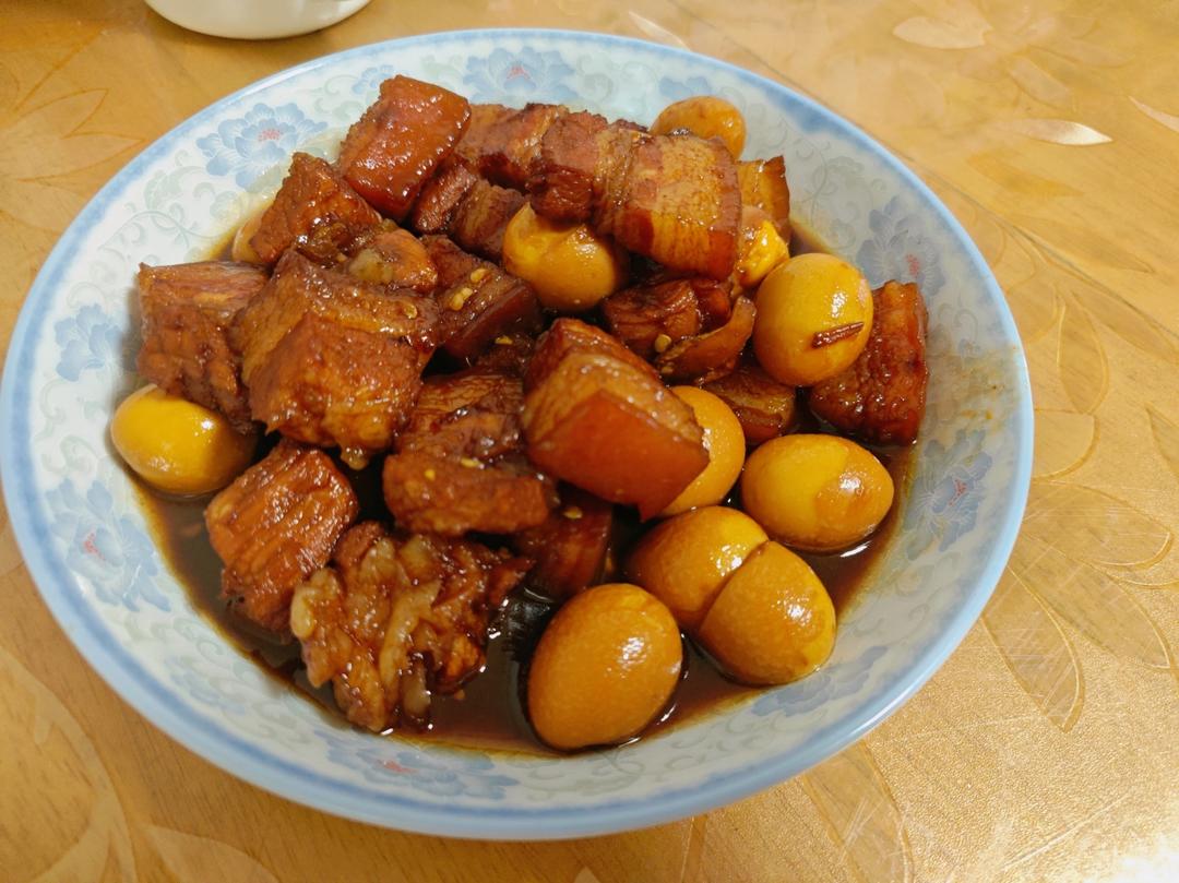 红烧肉炖鹌鹑蛋