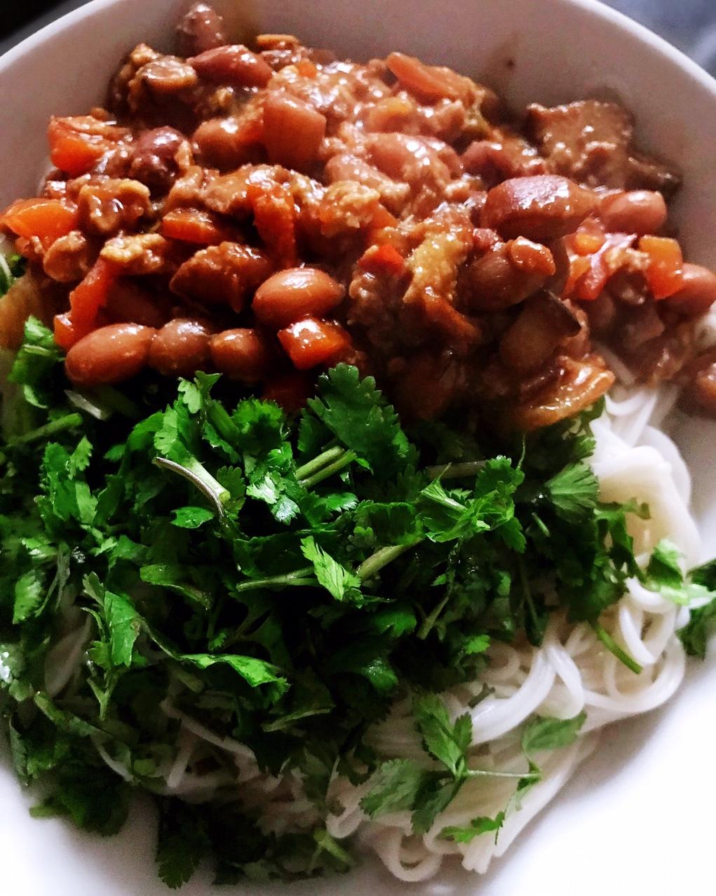 花生胡萝卜香菇肉丁儿黄豆酱