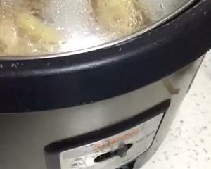 小鸡榛蘑汤的做法 步骤3