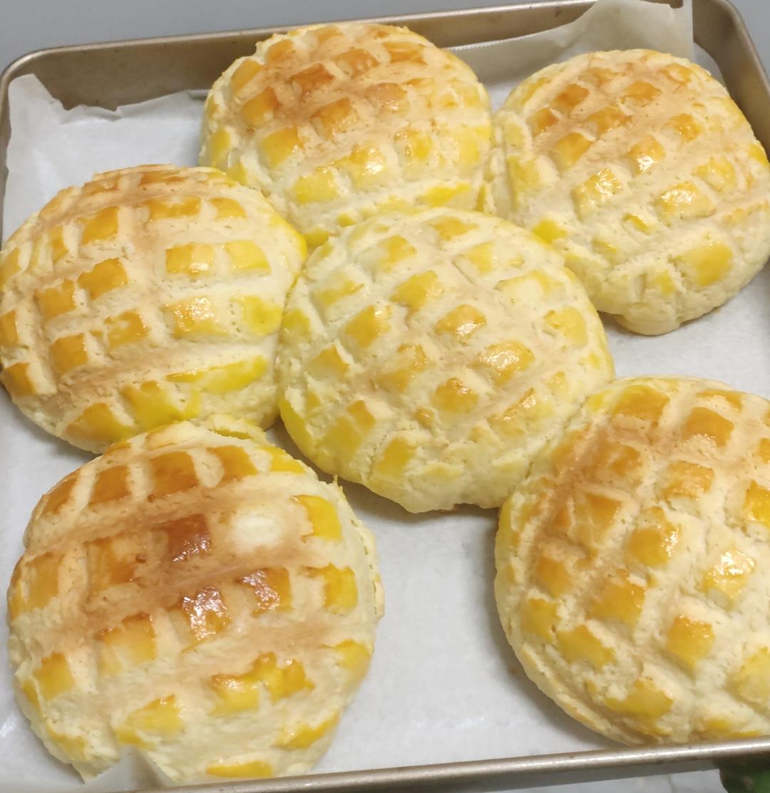 好吃到炸裂的港式菠萝包（附带制作酥皮的小视频）