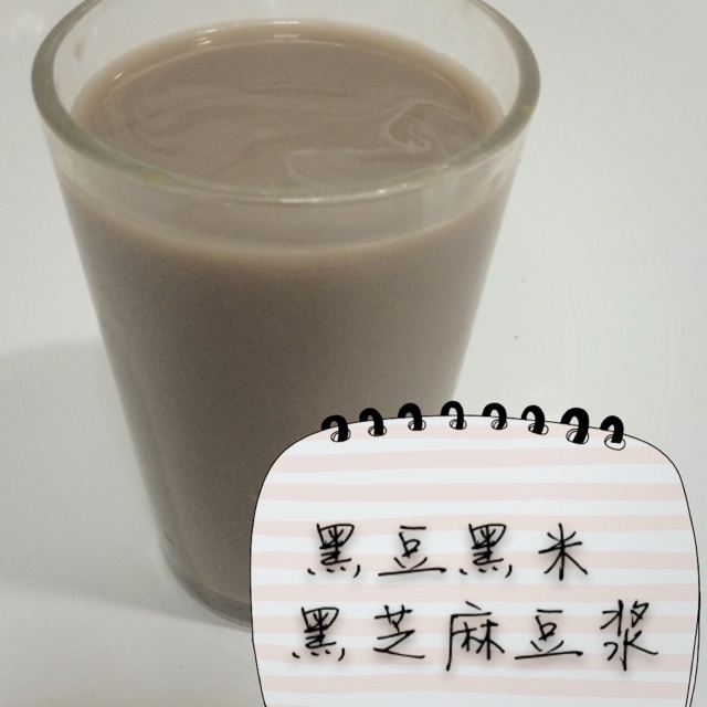 黑豆黑米黑芝麻黑豆浆
