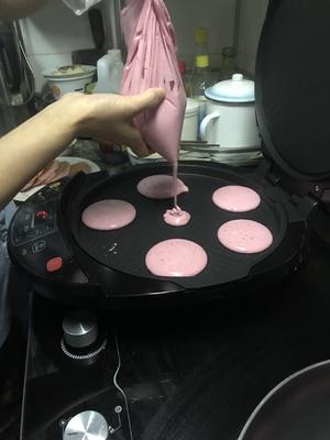 爱的梦幻色彩【火龙果舒芙蕾松饼】早餐饼的做法 步骤20