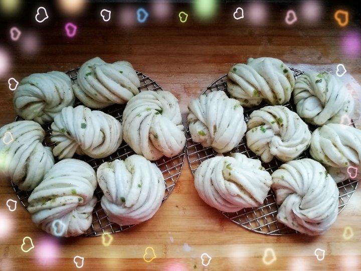 千丝万缕葱油花卷｜附葱花不变黄小技巧