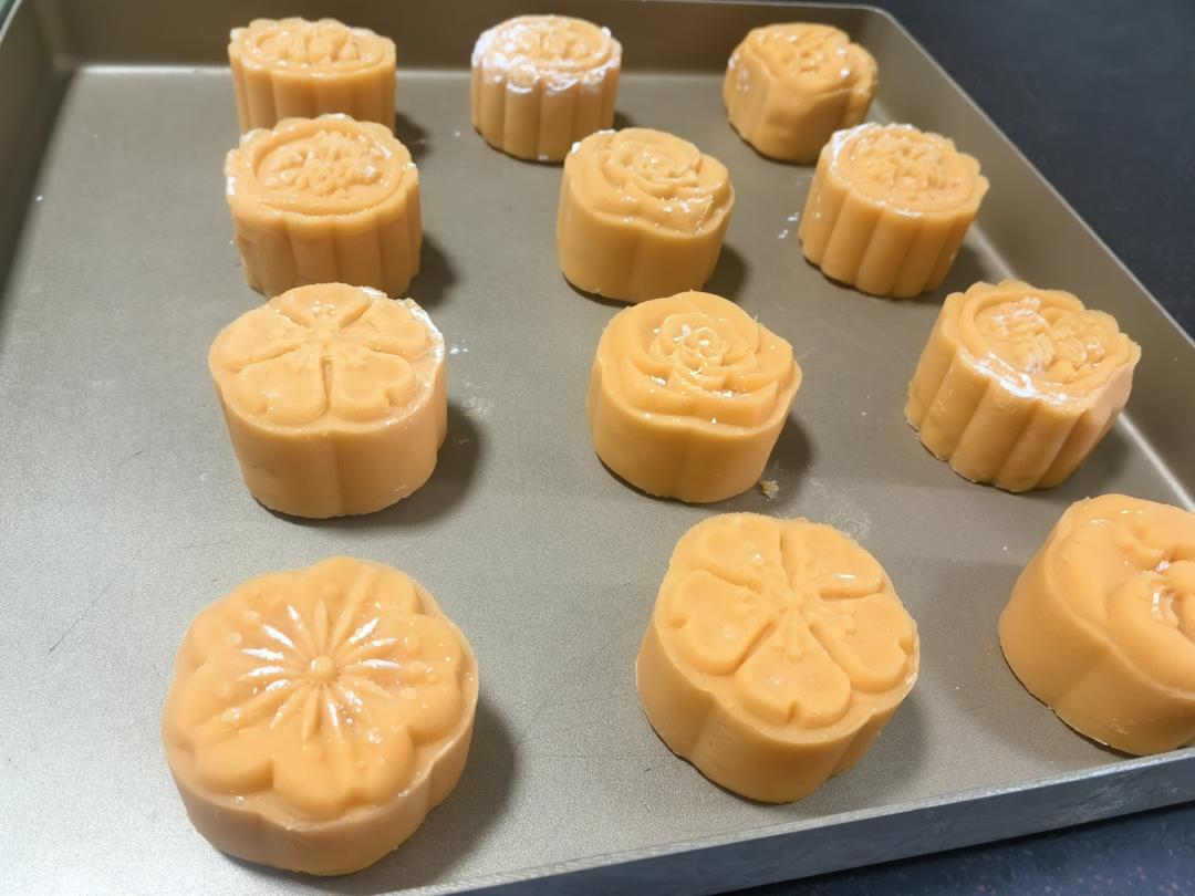 💃奶黄流心月饼——这是可以让你坐稳朋友圈厨霸位置的月饼🥮，没人点赞算我输👎