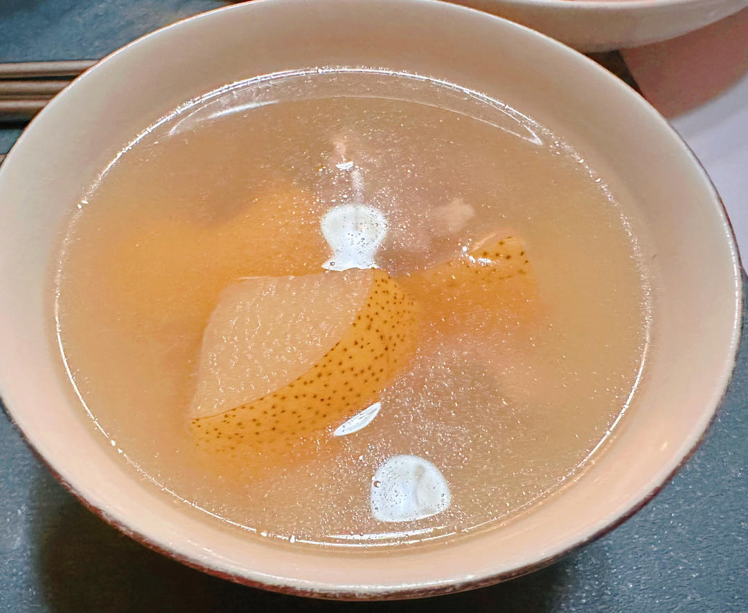 雪梨百合麦冬石斛滋润汤