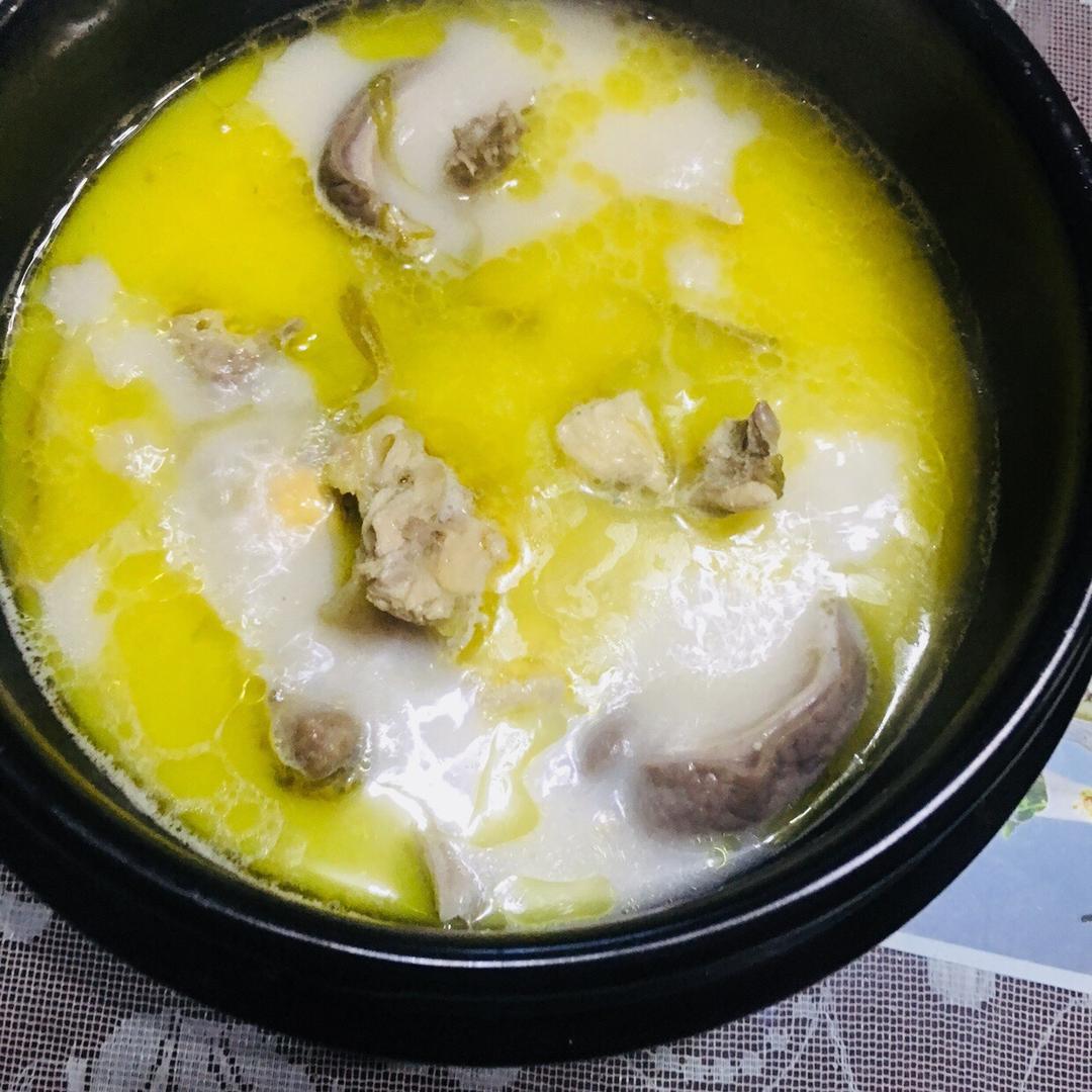 【猪肚鸡火锅】