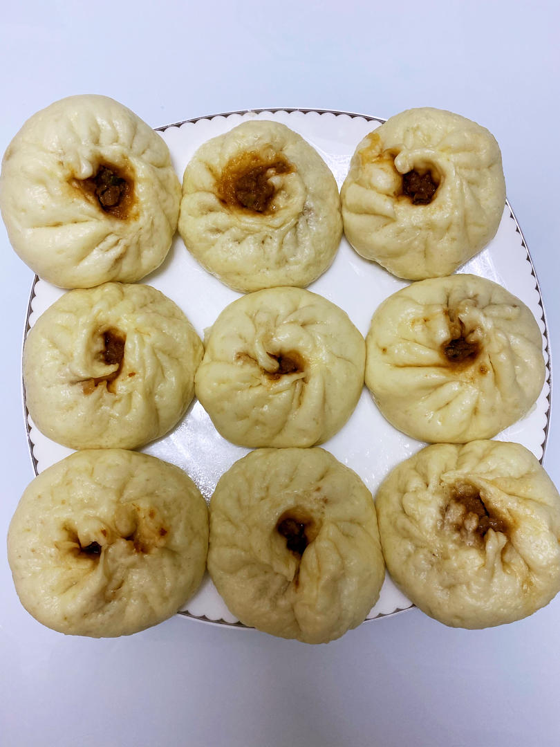 松软多汁的肉包子