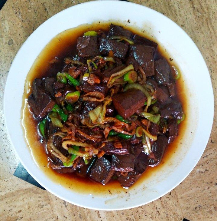 大葱冒鸭血（炒鸭血）
