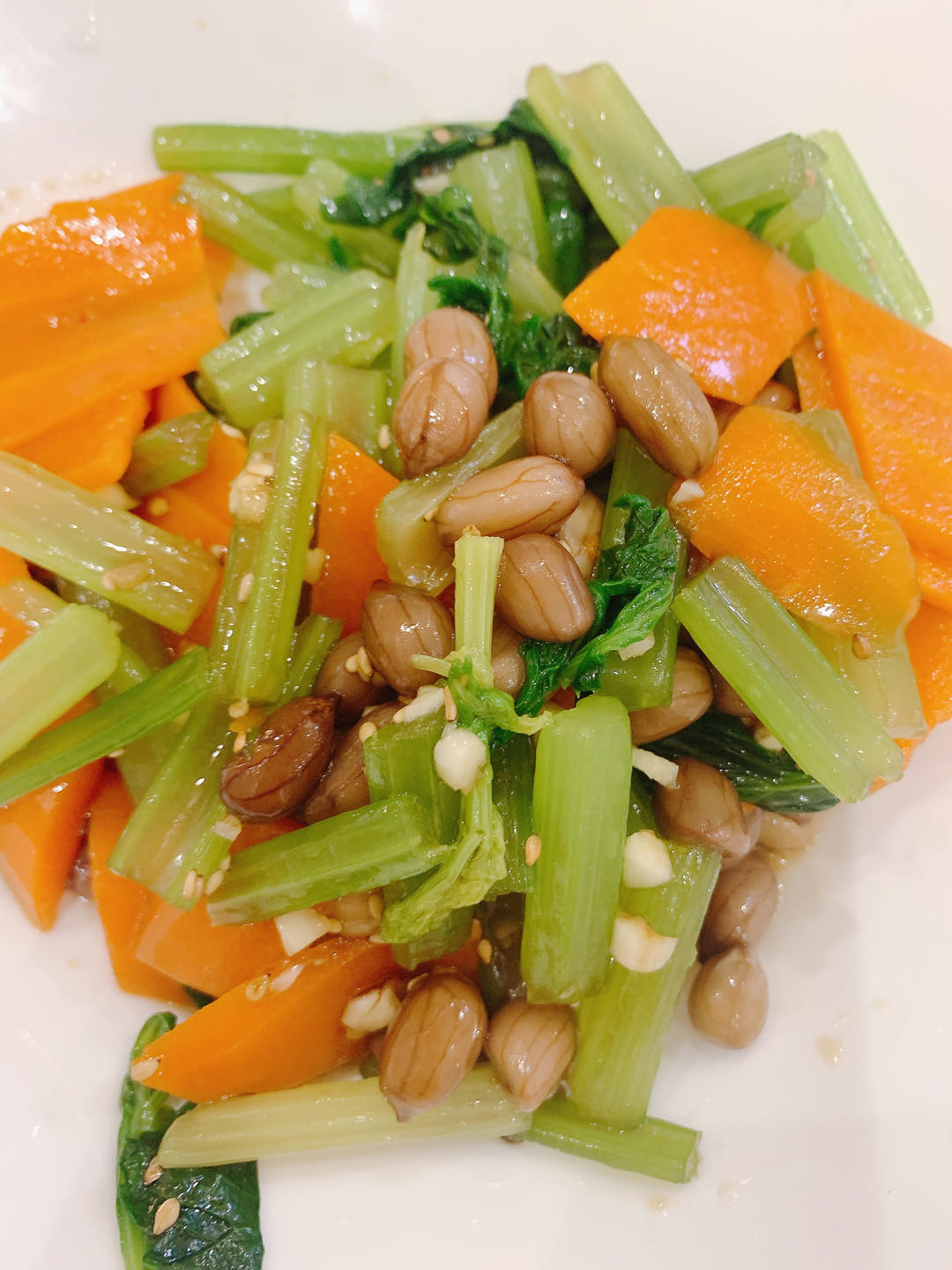 凉拌芹菜花生米