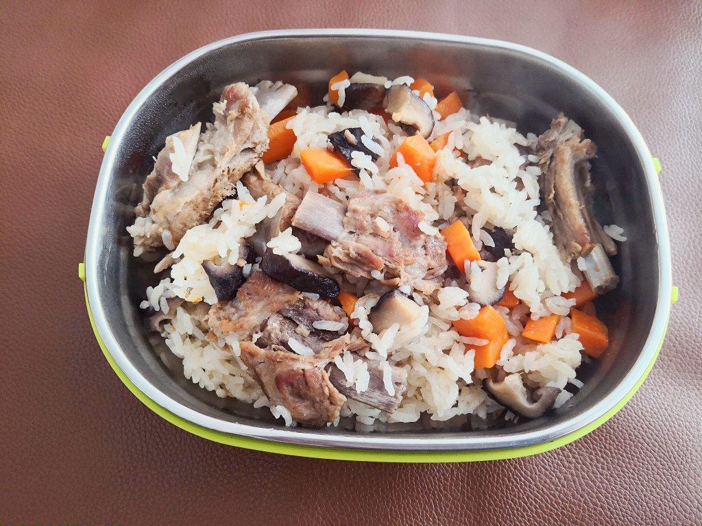 喷香排骨焖饭（爆好吃）