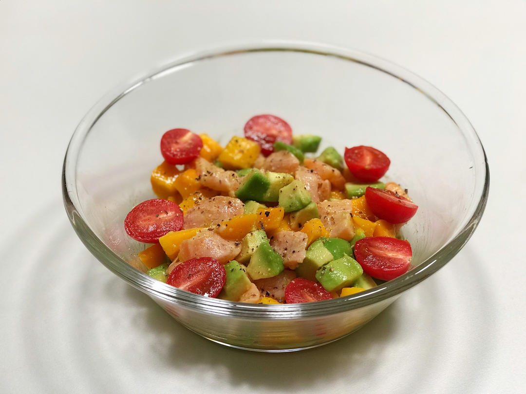 牛油果三文鱼芒果沙拉—轻食主义沙拉如命