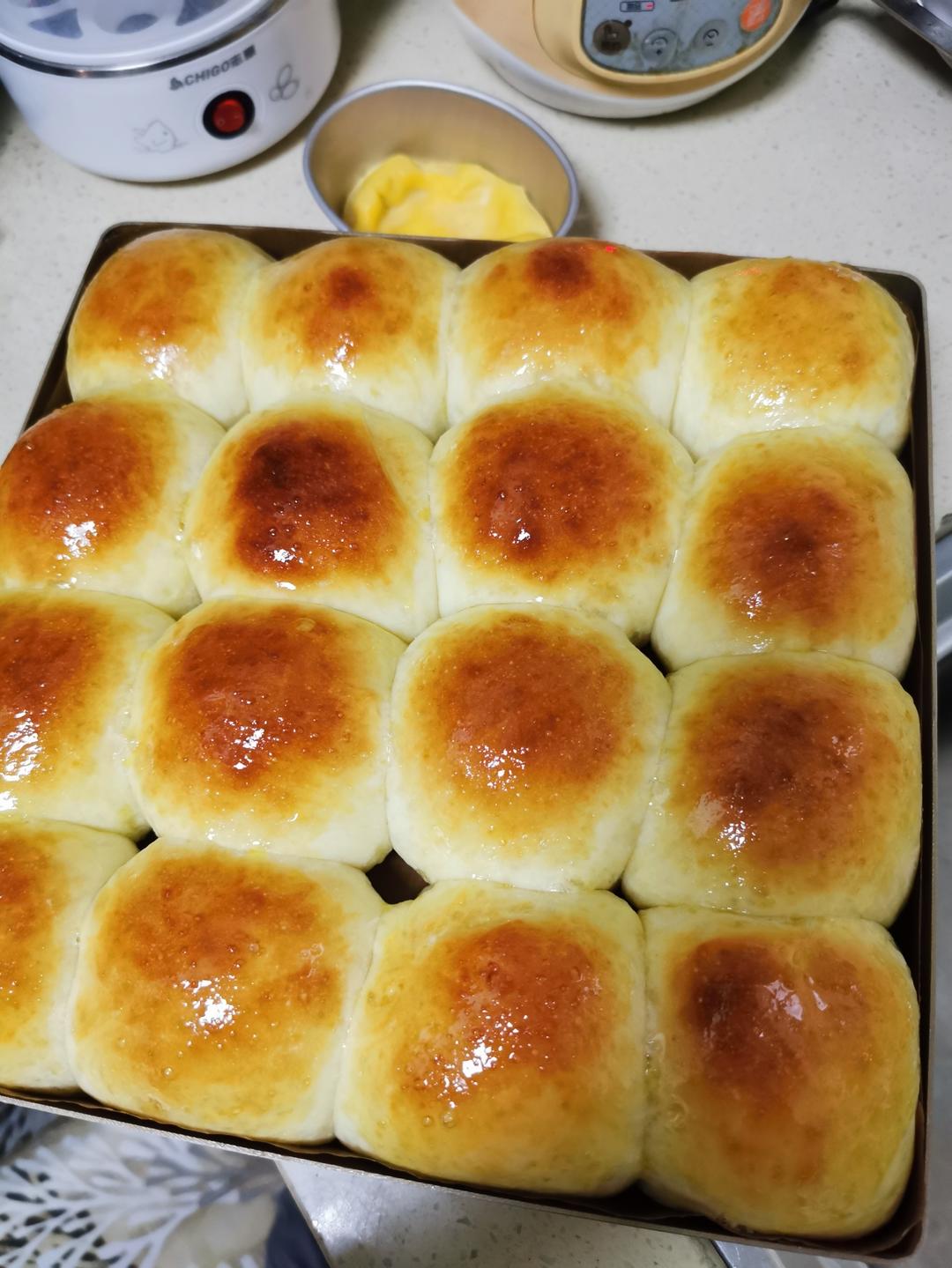 羽毛般柔软拉丝 | 奶呼呼的牛奶云朵小餐包