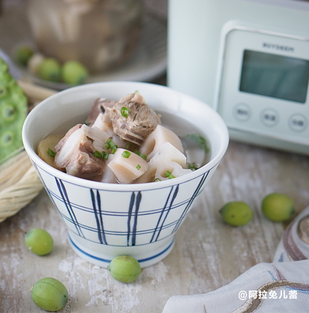【12月北鼎蒸炖锅食谱】莲藕排骨汤的做法