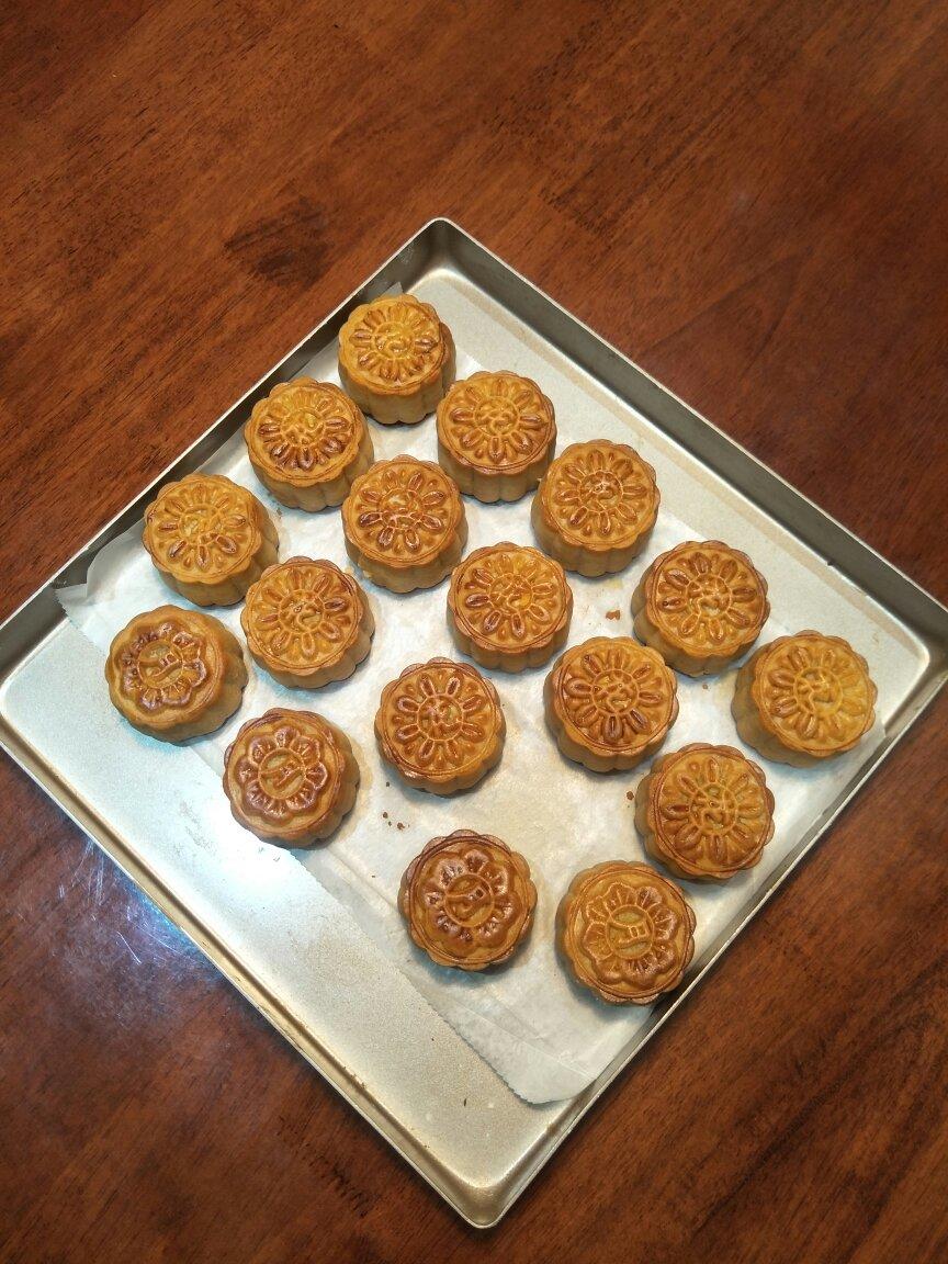 广式月饼—蛋黄莲蓉月饼