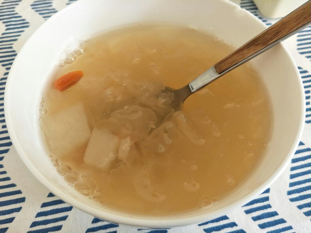 银耳丑梨汤（附银耳出胶秘籍）