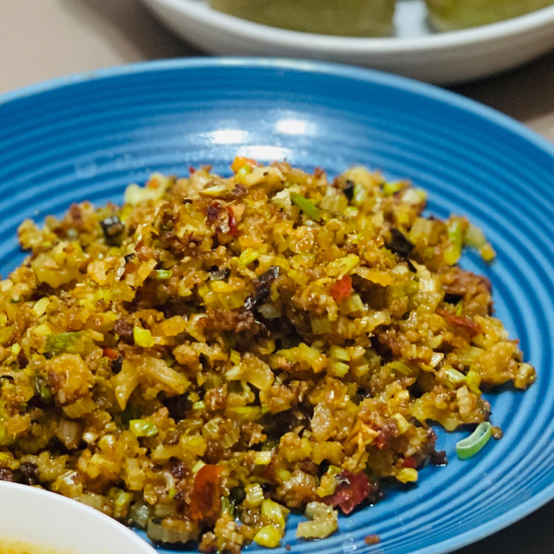 米饭杀手｜芹菜粒炒牛肉末