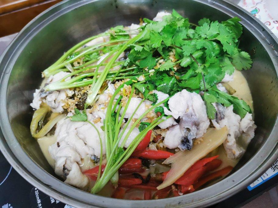 不会失手的家常酸菜鱼，满满一大盆，超过瘾！