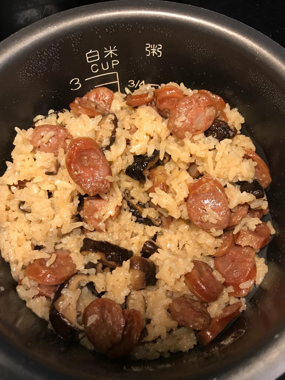 电饭锅版香菇腊肠饭