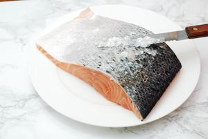 日式香煎三文鱼的做法 步骤1
