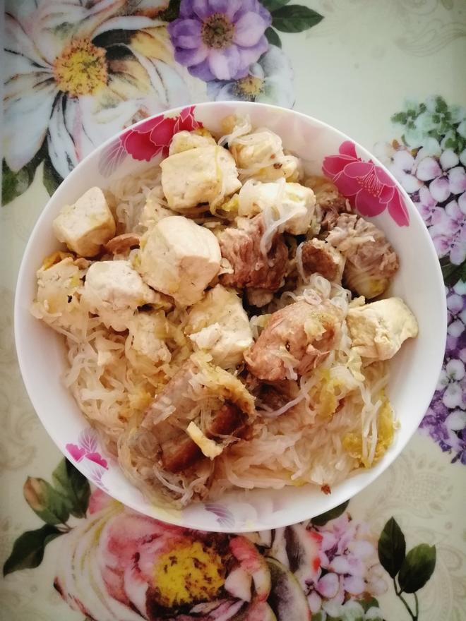 酸菜排骨炖冻豆腐粉条的做法