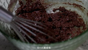 巧克力蛋糕卷（咖啡奶油馅儿）的做法 步骤4