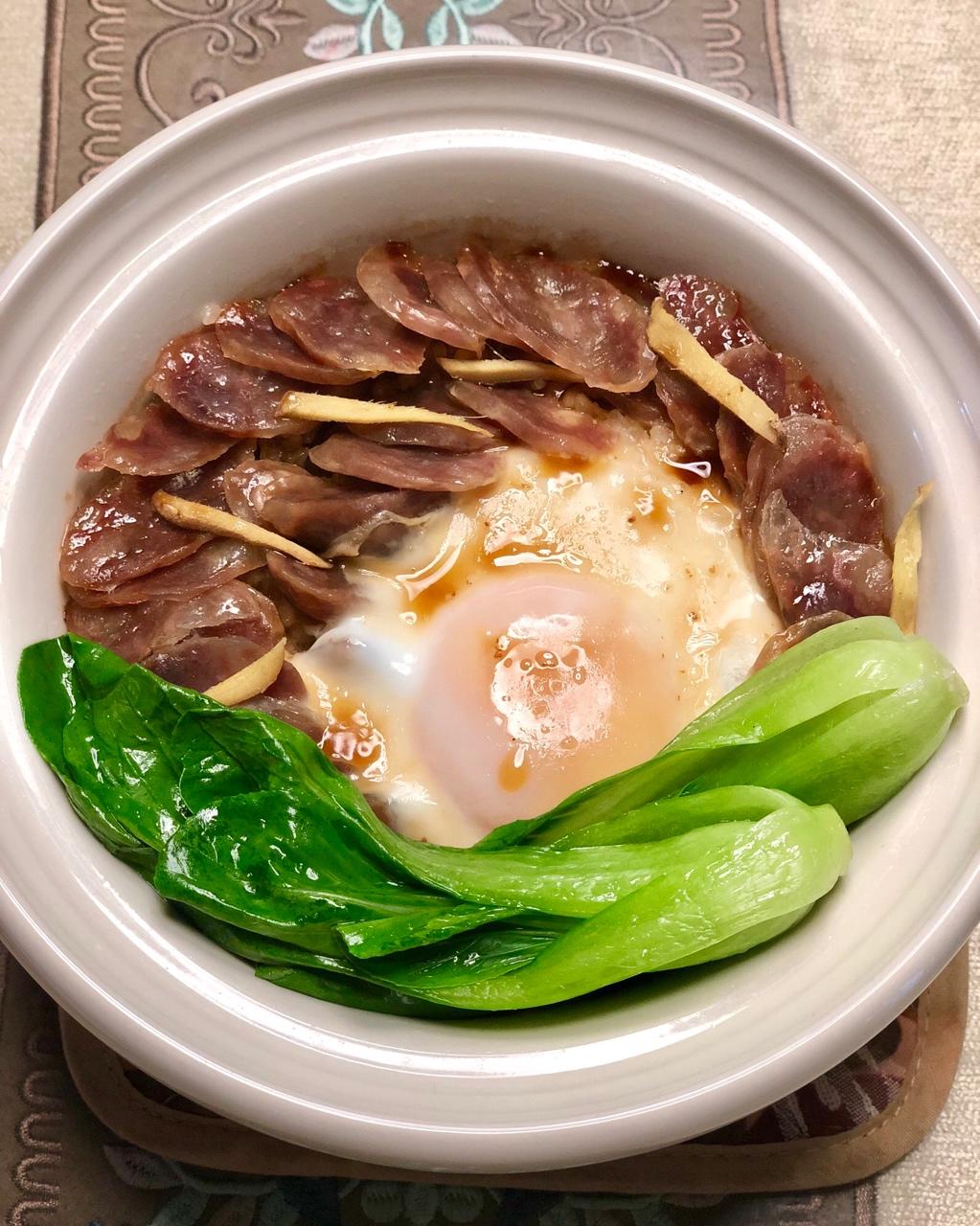广式腊味煲仔饭