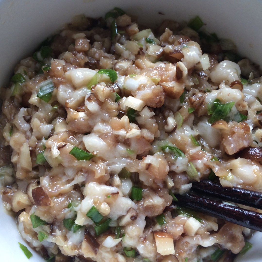 余小厨做的香菇肉馅饺子