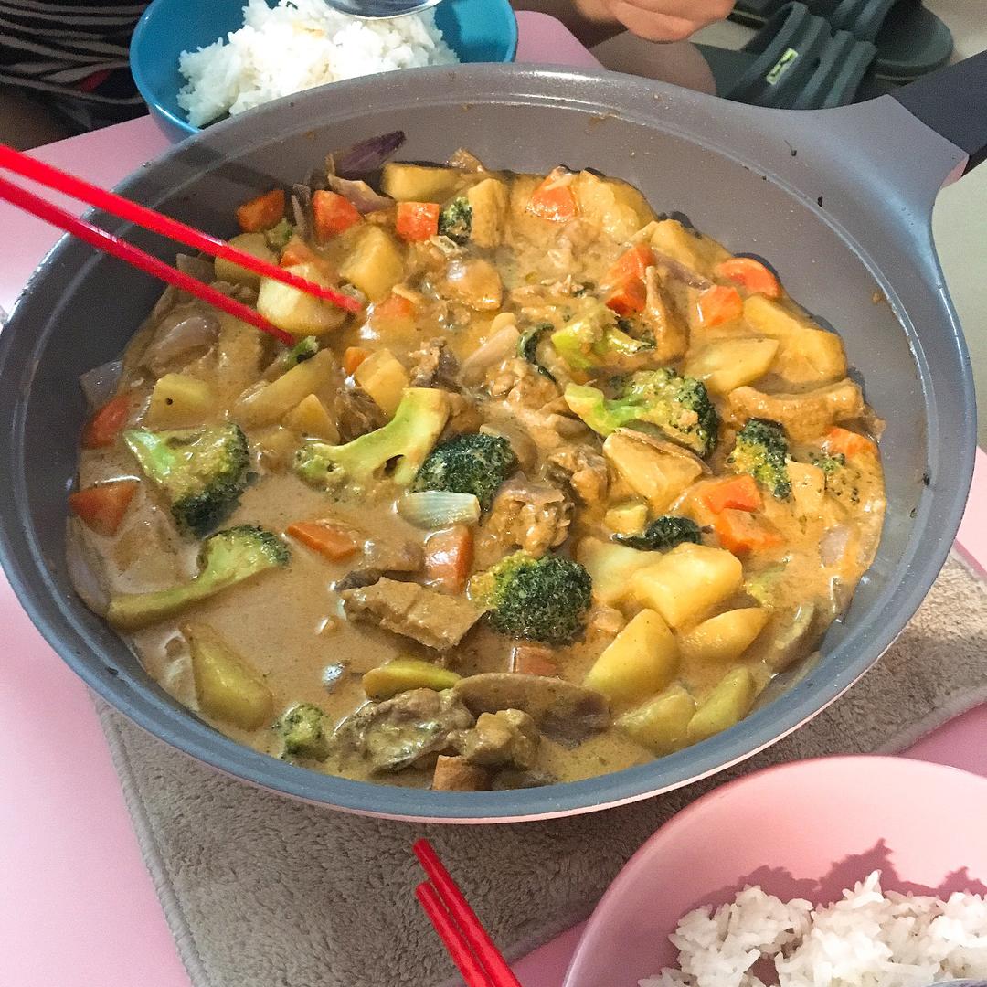 日式咖喱土豆鸡肉饭