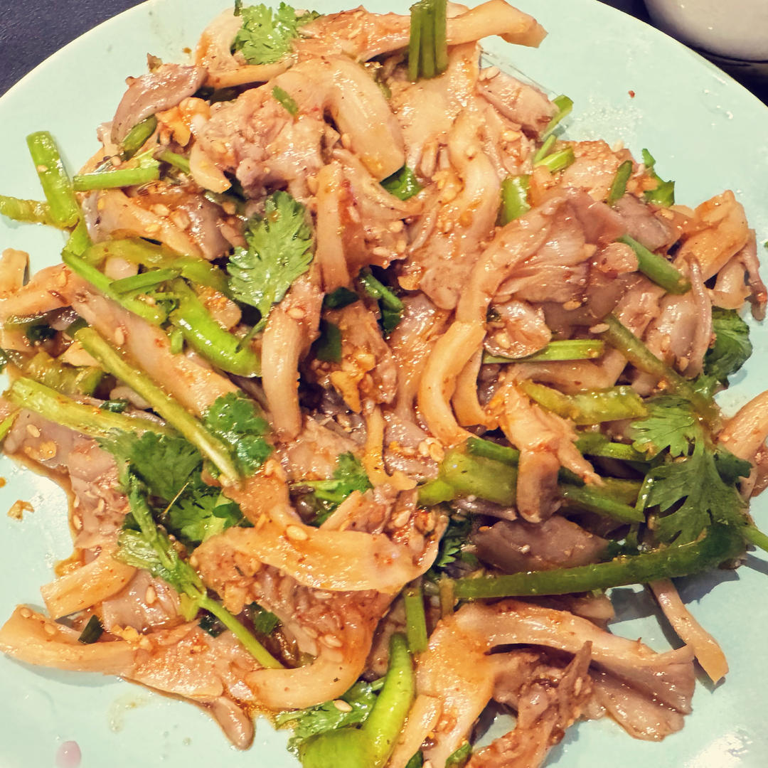 拌一盘光一盘‼️好吃到无法停下来的节奏😋😋凉拌平菇