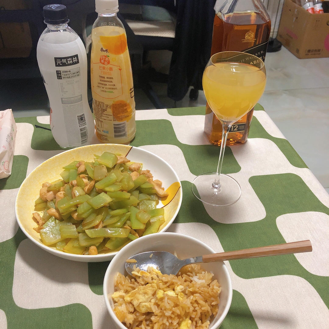 青笋炒肉片（肉片嫩青笋亮）