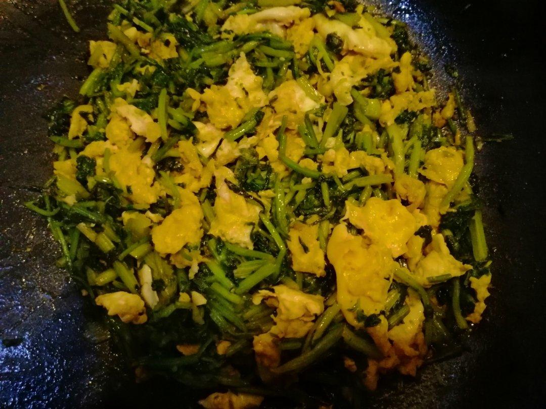 香菜炒笨鸡蛋