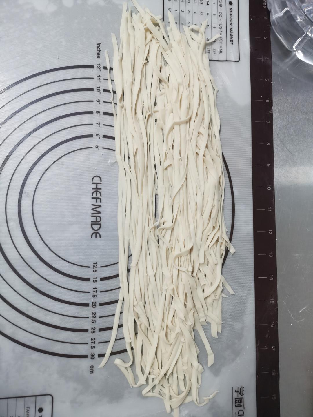 快手纯手工擀面条