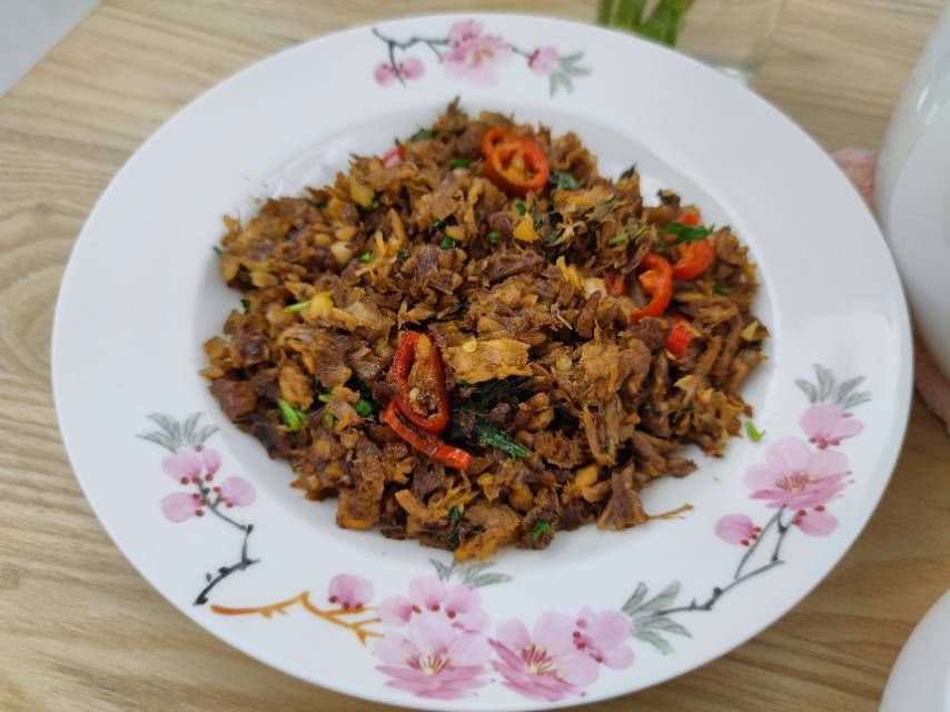 饭扫光—泰式金不换猪肉碎