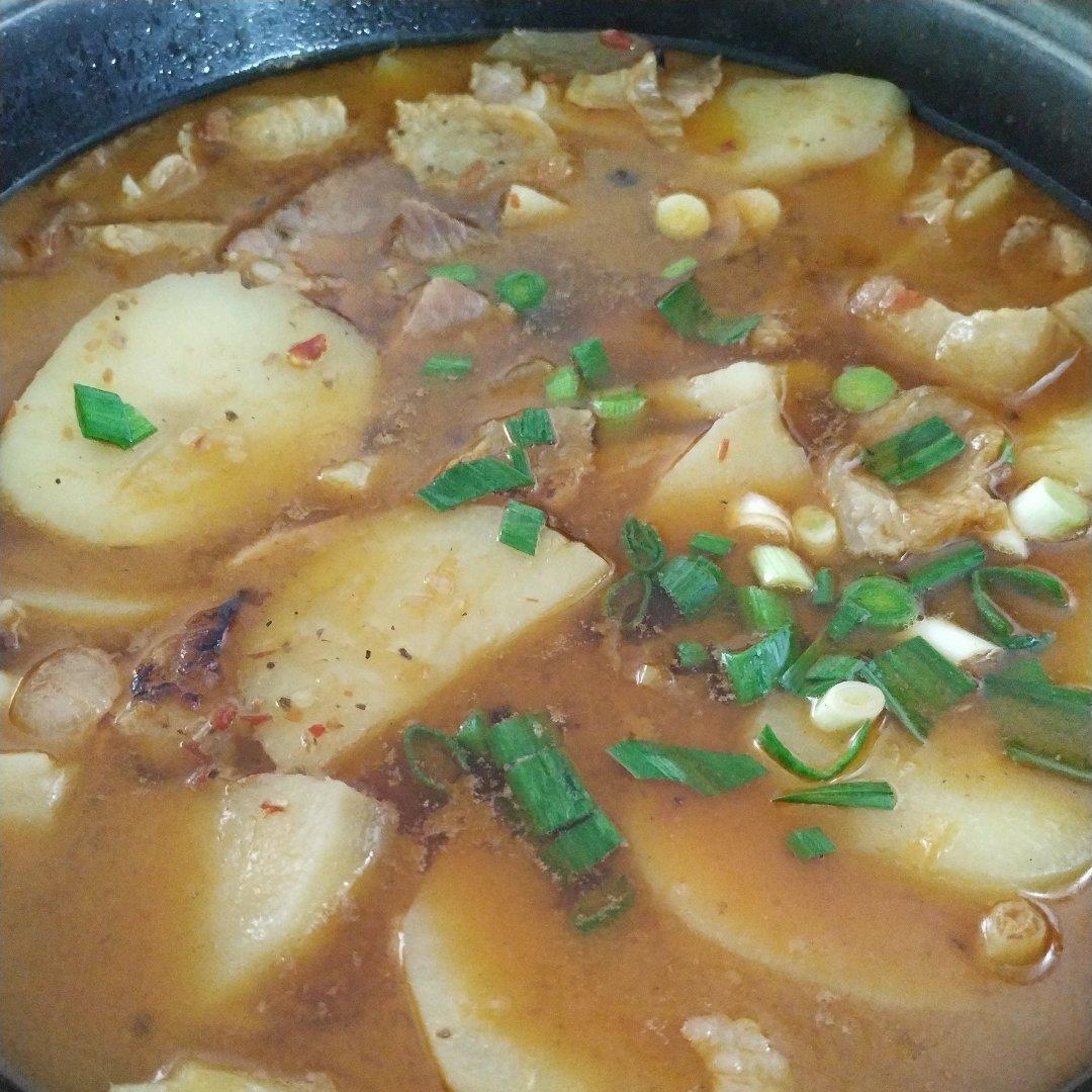 土豆腊肉炖火锅
