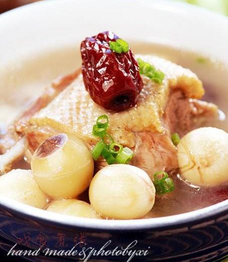 鲜莲红枣水鸭汤的做法