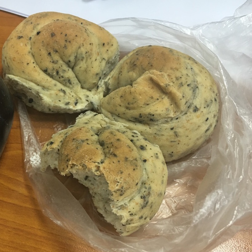 四叶草芝麻面包