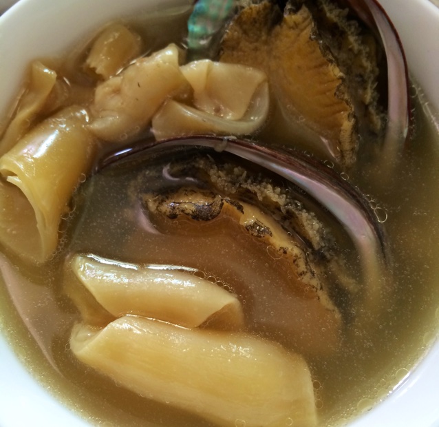 滋补花胶排骨汤
