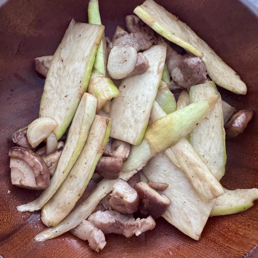 茭白冬菇炒五花肉