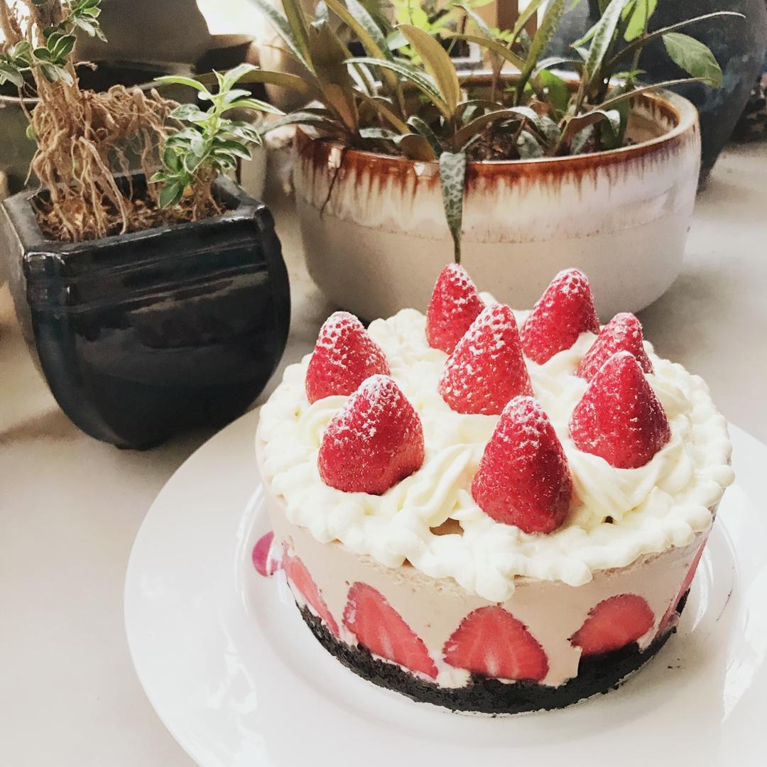 蓝哆哆18做的奥利奥草莓酸奶慕斯蛋糕(6寸)