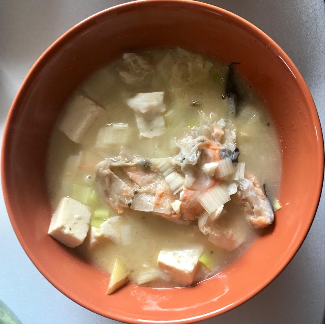 三文鱼头豆腐汤