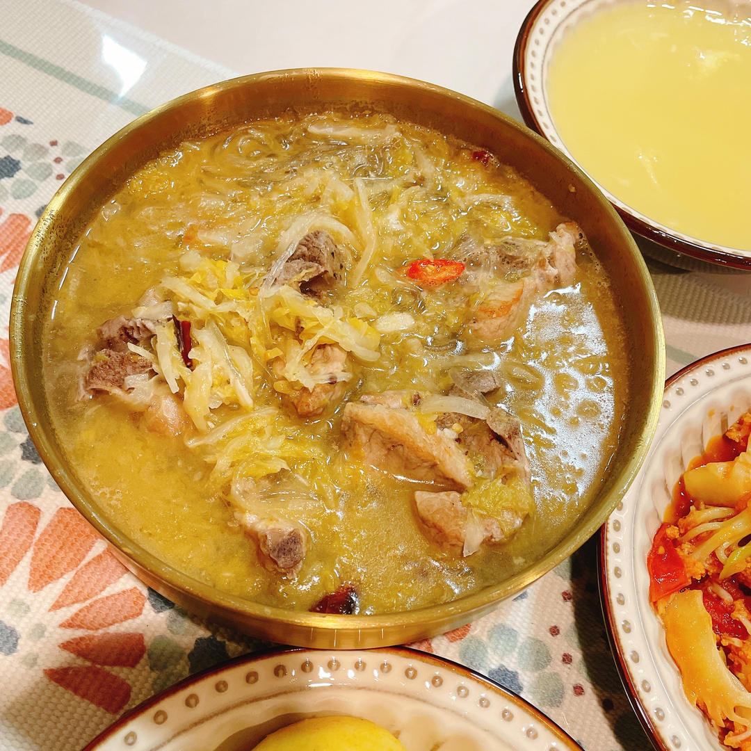 东北酸菜炖排骨