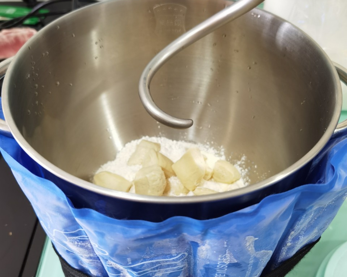 每周必做的北海道吐司520g，柔软拉丝，一次发酵（中种法）的做法 步骤5