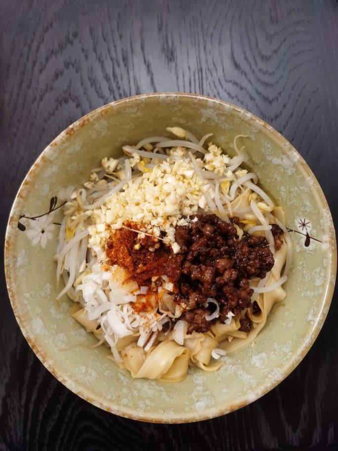 十分钟就能吃上的超简单油泼面