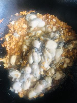 蒜香牡蛎的做法 步骤3